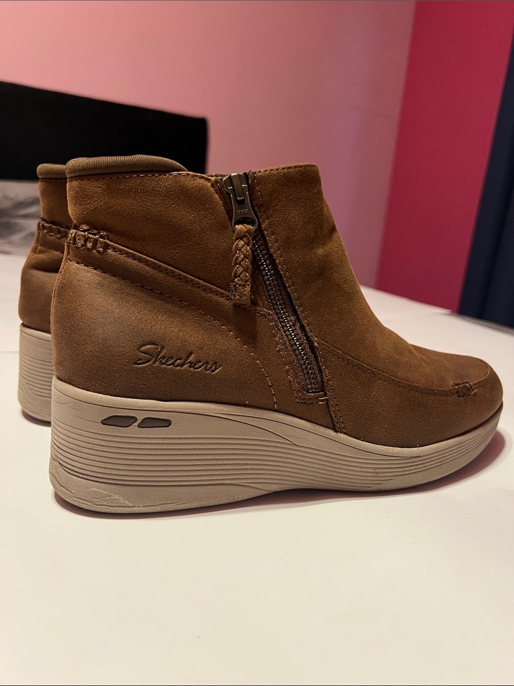 Skechers Natural Charm Tan Suede Wedge Ankle Boots with Side Zipper Size 9.5